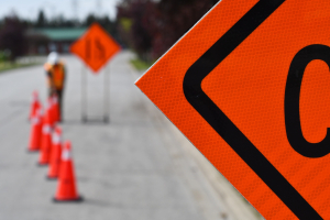 Understanding the Differences Between MTO-Approved Traffic Signs and Non-Approved Signs in Ontario