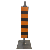 TC-52 DELINEATOR PLATE ON METAL STAND